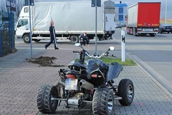 Beim Zusammenstoß eines Quad mit einem Laster ist am Donnerstagfrüh ein 29-Jähriger ums Leben gekommen.