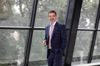 Neuer Wirtschaftsförderer ein Jahr im Amt: Wie es um Top-Ansiedlungen in Plauen steht - Wirtschaftsförderer Andre Körner im Plauener Rathaus. Der Mann aus der Wirtschaft mit dem Macher-Image ist jetzt ein Jahr im Amt und versucht, einen modernen Ansatz mit Augenmaß und unter Nutzung der Stärken der Stadt zu entwickeln.