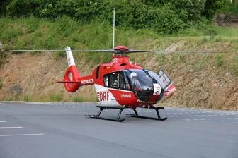 Neunjährige bei Unfall im Erzgebirge verletzt: Rettungshubschrauber im Einsatz - Ein Rettungshubschrauber ist nach einem Unfall in Oberpfannenstiel zum Einsatz gekommen.