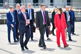 Ost-Länder wollen bei Verteidigung durchstarten - Die Ministerpräsidenten der ostdeutschen Länder haben sich zu einer Sonderkonferenz im Rahmen der ILA Berlin getroffen.