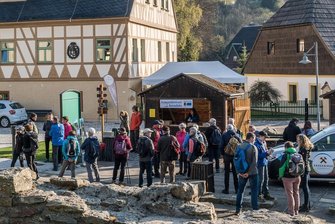 Saisonstart auf dem Kammweg Erzgebirge-Vogtland: Wanderschuhe zubinden, Rucksack packen und los geht's -