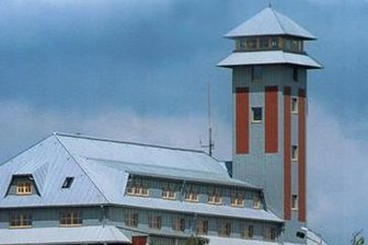 Stadtplaner will Fichtelberg für Autos sperren - Die Fichtelbergauffahrt bald nur noch für Fußgänger? In Oberwiesenthal ist ein heftiger Streit darüber entbrannt.