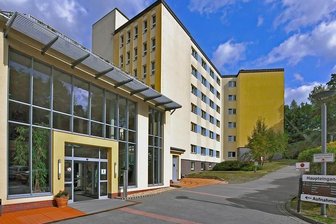 Vogtland-Kreistag soll bei Klinik Reichenbach früh mitreden - Die Paracelsus-Klinik in Reichenbach hat Insolvenz angemeldet. Am 19. August soll der neue Landrat Thomas Hennig mit dem Insolvenzverwalter über die Zukunft des Hauses sprechen.