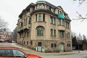 Werdau: Leipziger erweckt denkmalgeschützte Fabrikantenvilla wieder zum Leben - Jahrelang stand das imposante Gebäude am Werdauer Brühl/Ecke Weberstraße leer. Erbaut wurde es 1912.