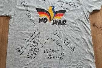 Wie ein Unternehmer zum Helfer wird - Diese T-Shirts trugen die Fahrer. Die bekommen die Spender.