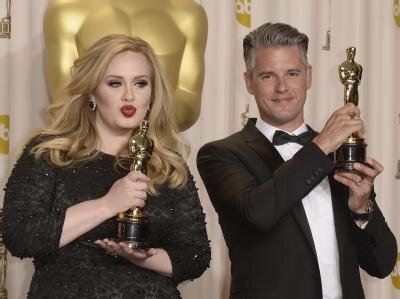 <p>
	Adele (l.) und Paul Epworth bekamen einen Oscar für den besten Originalsong:</p>

