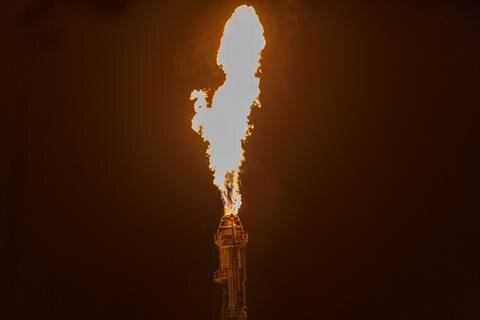 <p>
	&quot;Die Flamme schoss bis zu 15 Meter hoch aus dem Turm&quot;, berichtet März.</p>
