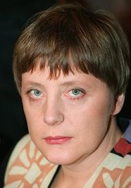 <p>
	1994: Merkel erreichte bei der Bundestagswahl am 16. Oktober 1994 in ihrem Wahlkreis 48,6&nbsp;Prozent der Erststimmen und wurde im Kabinett Kohl überraschend <span class="mw-redirect">Bundesministerin für Umwelt, Naturschutz und Reaktorsicherheit</span>.</p>
