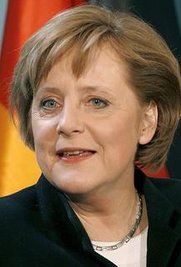 <p>
	2006: Am 27. November 2006 wurde sie auf dem Bundesparteitag der CDU mit 93&nbsp;Prozent der Stimmen erneut zur Bundesvorsitzenden der Partei gewählt.</p>
