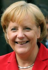 <p>
	2008: Im Herbst 2008 wurde das historische Ausmaß der 2007 einsetzenden Finanzkrise deutlich. Am 8. Oktober 2008 gab die Regierung Merkel eine Garantieerklärung für die Spareinlagen in Deutschland ab.</p>
