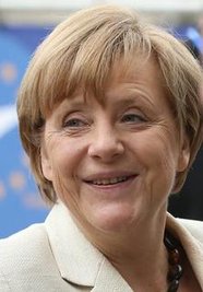 <p>
	2014: Ihren 60. Geburtstag feiert Angela Merkel mit 1000 Gästen im Adenauerhaus. Historiker Jürgen Osterhammel hält einen Vortrag mit dem Thema "Über die Zeithorizonte der Geschichte".</p>
