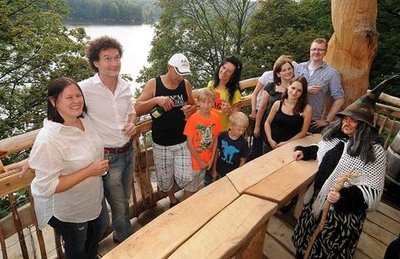 <p>
... und eine Sonnenterrasse mit Blick über die Talsperre. </p>