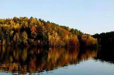 <p>
	Die Talsperre Kriebstein in allen Farben</p>
