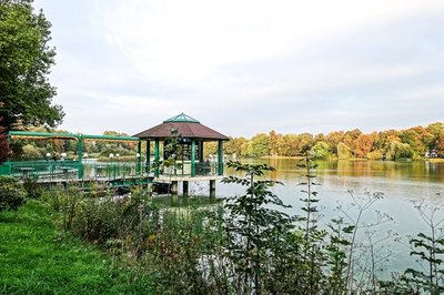 <p>
	Insel am Schlossteich in Chemnitz</p>
