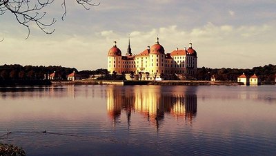 <p>
	Schloss Moritzburg</p>
