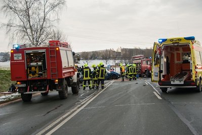 <p>
Bei einem schweren Verkehrsunfall auf der B95 zwischen dem Abzweig Wiesa und Annaberg-Buchholz sind am Mittwochmorgen drei Personen verletzt worden.</p>