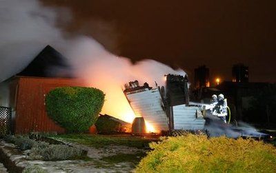 <p>
	Verletzt wurde niemand. Zur Brandursache und zur Höhe des Sachschadens liegen derzeit noch keine Erkenntnisse vor. Die Ermittlungen laufen.</p>
<p>
	&nbsp;</p>

