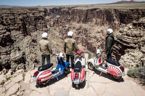 <p>
	Nahe dem Grand Canyon bot sich den Vespa-Piloten dieser traumhafte Ausblick abseits der großen Pisten. Am Rand der Strecke von der West- zur Ostküste der USA fanden sich unzählige Bildmotive, die nun zum Teil auch im Buch zur Tour zu sehen sind.</p>
