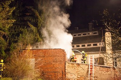 <p>
In einem Hinterhof in der Wolkensteiner Straße in Annaberg-Buchholz hat es am späten Sonntagabend gebrannt.</p>