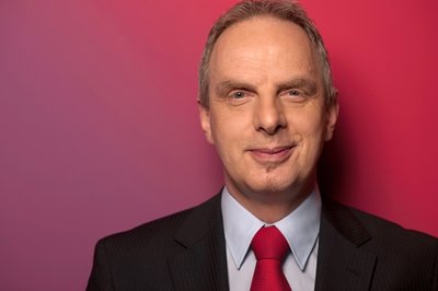 <p>
	<strong>Detlef Müller, SPD-Abgeordneter Chemnitz: JA</strong></p>
<p>
	„Es geht hier nicht darum zu zeigen, wer in Europa wirklich die (Spar-)Hosen anhat, oder ,den Griechen‘ eine Lektion im Haushalten zu erteilen. Es geht darum, die europäische Familie nicht auseinanderbrechen zu lassen. Es geht darum, den griechischen Staat sanieren zu helfen, ohne die Bevölkerung wirtschaftlich zu strangulieren.“</p>
