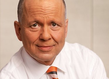 <p>
	<strong>Robert Hochbaum, CDU-Abgeordneter Vogtlandkreis: NEIN</strong></p>
<p>
	„Ich habe bisher schweren Herzens allen Rettungspaketen zugestimmt, um Griechenland eine Chance zu geben. Doch jetzt ist es genug. Ich kann unseren Bürgerinnen und Bürgern nicht mehr zumuten weitere Milliarden für Griechenland zu finanzieren. Wir sollten nicht vergessen, dass es auch in Deutschland Menschen gibt, denen es finanziell nicht gut geht.“</p>
