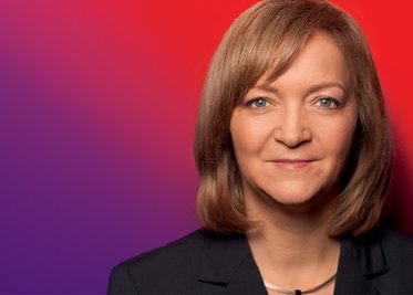 <p>
	<strong>Simone Raatz, SPD-Abgeordnete Mittelsachsen/Freiberg: JA</strong></p>
<p>
	„Es braucht ein drittes Hilfsprogramm, allerdings nicht um jeden Preis sondern nur in Verbindung mit klaren und vor allem kontrollierbaren Reformauflagen. Und es braucht eine Schuldenerleichterung (...). Ein Grexit käme Deutschland sehr viel teurer, vor allem aber wäre der europäische Einigungsprozess und die stabilisierende Rolle der EU infrage gestellt.“</p>
