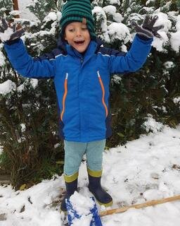 <p>
	Phil hatte heute früh schon viel Spaß im Schnee (in Lößnitz).</p>
