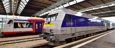<p>
Die Züge der künftigen Regionalexpresslinie 6 Chemnitz-Leipzig werden von Siemens-Dieselloks des Typs ER 20 gezogen.</p>