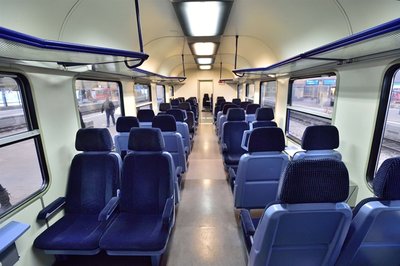 <p>
Das Großraumabteil. In jedem Zug gibt es nur eines davon, denn es befindet sich im Steuerwagen.</p>