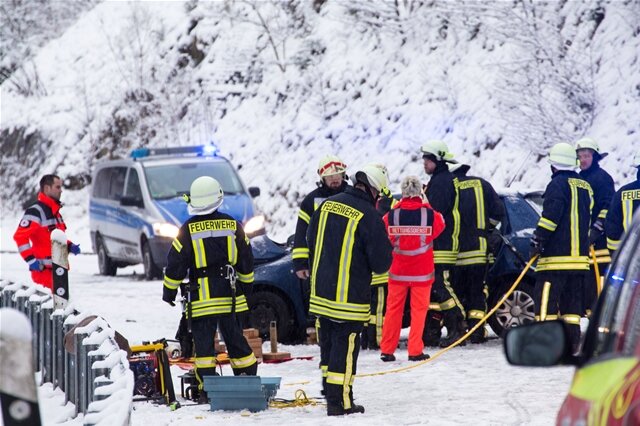 <p>
	Die Skoda-Fahrerin wurde dabei im Wagen eingeklemmt und musste von der Feuerwehr befreit werden.</p>
