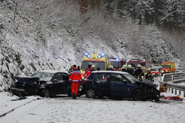 <p>
	Unfall auf der B180 zwischen Kemtau und Dittersdorf.</p>
