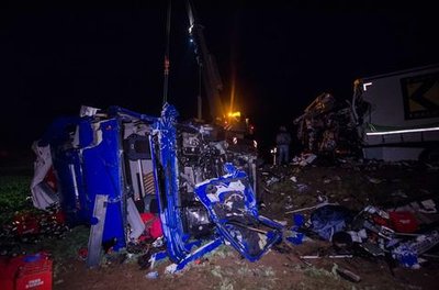 <p>
	Bei einem Unfall auf der B 101 in Obergruna sind am Mittwochnachmittag zwei Lkw-Fahrer schwer verletzt worden. Rettungshubschrauber brachten sie in Kliniken in Chemnitz und Dresden.</p>
