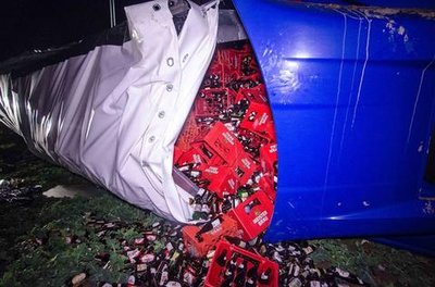 <p>
	Der Verkehr wurde umgeleitet. Die Bergungsarbeiten dauerten auch am Abend noch an.</p>
