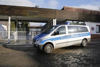<p>
	Die Zentrale Ausländerbehörde des Freistaates Sachsen bringt seit Dienstag zunächst 40 Asylbewerber im ehemaligen Pionierferienlager "Palmiro Togliatti" im Chemnitzer Stadtteil Einsiedel unter.</p>

