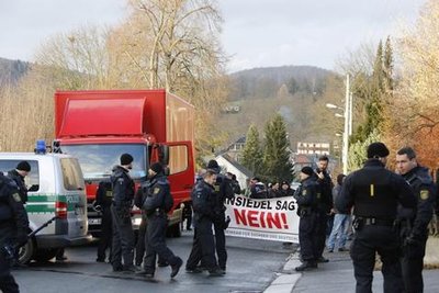 <p>
	Gegen das Erstaufnahmeheim wird in Einsiedel seit Anfang Oktober regelmäßig demonstriert.</p>
