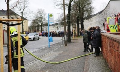 <p>
	570 Schüler mussten in Sicherheit gebracht werden.</p>
