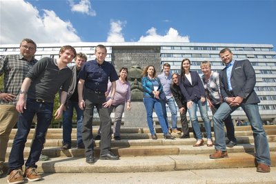 <p>
Das Team der Lokalredaktion Chemnitz, von links: Mario Schmidt, Benjamin Lummer, Michael Brandenburg, Michael Müller, Galina Pönitz, Mandy Fischer, Johannes Pöhlandt, Uwe Rechtenbach, Jana Peters, Bettina Junge, Swen Uhlig.</p>