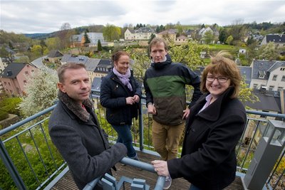 <p>
Mike Baldauf, Babette Zaumseil, Sebastian Münster, Heike Menzel (von links) sowie Martina Brandenburg (nicht im Bild), verantwortlich für die Ausgaben Marienberg und Zschopau, berichten aus der Region Zschopau.</p>