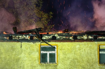 <p>Nach bisherigen Erkenntnissen stand der Dachstuhl eines nicht mehr bewohnten Wohnhauses eines Vierseitenhofes in Vollbrand.</p>
