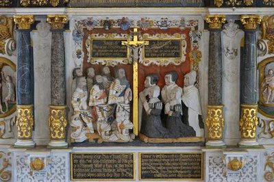 <p>10. März: Der Weißenborner Epitaph strahlt nach seiner Sanierung wieder in altem Glanz. Doch noch immer wird gerätselt, was er den Gläubigen sagen sollte. Ortschronist Albrecht Lorenz sucht die Hilfe eines<br />
Experten aus Hamburg, der Professur für Kirchen- und Dogmengeschichte und Experte für lutherische Theologie ist.</p>