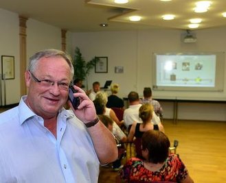 <p>29. August: Nach einem hitzigen Wahlkampf bei der Bürgermeisterwahl hatte sich in Frankenberg der Amtsinhaber Thomas Firmenich (CDU) deutlich gegen seine beiden Konkurrenten im ersten Wahlgang durchgesetzt. Auch in Rossau regiert Dietmar Gottwald (parteilos) für eine weitere Amtsperiode. Im zweiten Wahlgang wurde in Erlau Peter Ahnert (parteilos) Bürgermeister, drei Anläufe benötigten die Zettlitzer, um ihren neuen Ortschef Steffen Dathe (parteilos) zu finden.</p>