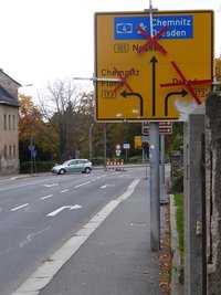 <p>13. September: Umleitungschaos: Die umfangreichen Bauarbeiten auf Freibergs wichtigsten Verkehrsadern B 101 und B 173 sorgten wochenlang für Vollsperrungen, Staus und reichlich Unmut unter den Autofahrern und Anwohnern der Umleitungsstrecken.</p>