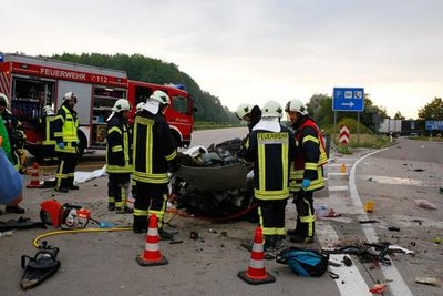 <p>Es folgen weitere Bilder vom Unfallort.</p>