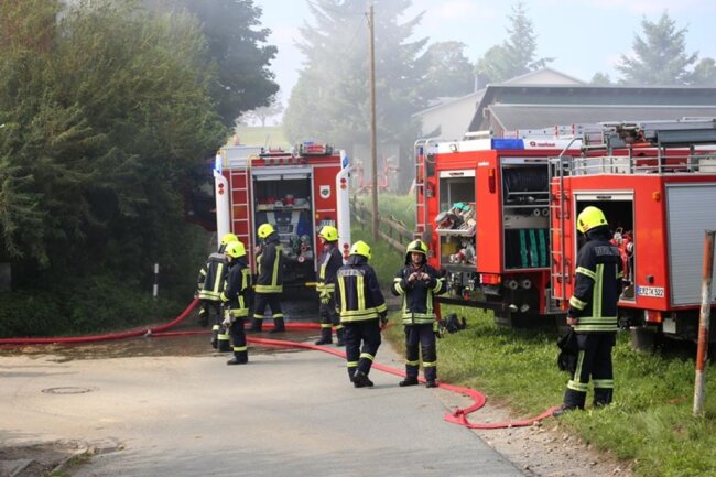 <p>Rund 80 Mitglieder der Freiwilligen Feuerwehren Grießbach, Venusberg, Scharfenstein, Zschopau, Gornau und Marienberg waren zum Teil bis in die späten Abendstunden im Einsatz.</p>
