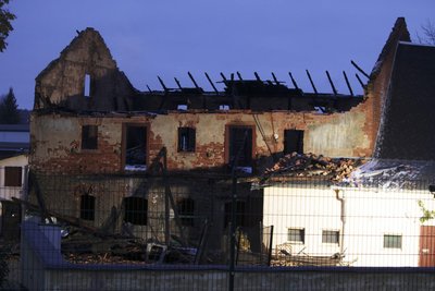<p xmlns:php="http://php.net/xsl">Die Feuerwehr ist am Donnerstag über Stunden im Einsatz, die Kriminalpolizei ermittelt.</p>