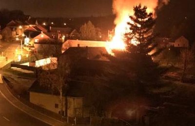 <p>Wie die Polizei mitteilte, ist in der Nacht zu Donnerstag eine Scheune in Flammen aufgegangen.</p>