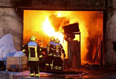 <p>Die Leitstelle der Feuerwehr erhielt um 17.13 Uhr die erste Meldung über den Brand.</p>
