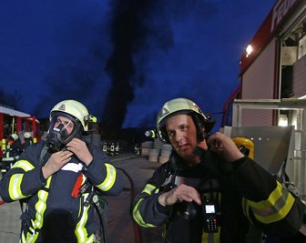 <p>Zur Brandursache ermittelt die Zwickauer Kriminalpolizei. „Die Kollegen sind zur Brandursachenermittlung vor Ort“, sagte Polizeisprecher Herzig.</p>
