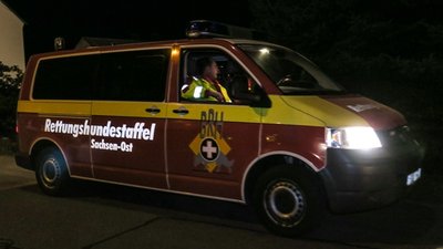 <p>Am Wochenende war mit rund 80 Feuerwehrleuten, Polizeihubschrauber und Fährtensuchhunden nach dem Vermissten gesucht worden.</p>
