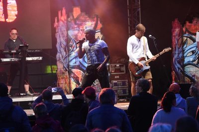 <p>Weitere Künstler des Abends waren unter anderem DJ Antoine, Violet Moon und die Pitchers.</p>
